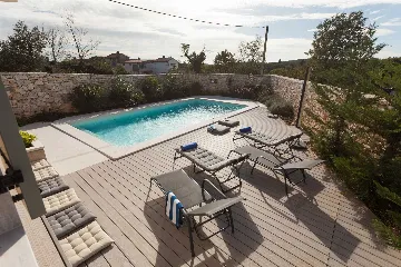 Air-Conditioned Villa with Heated Pool in Kanfanar