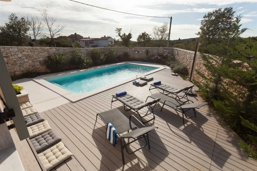 Air-Conditioned Villa with Heated Pool in Kanfanar