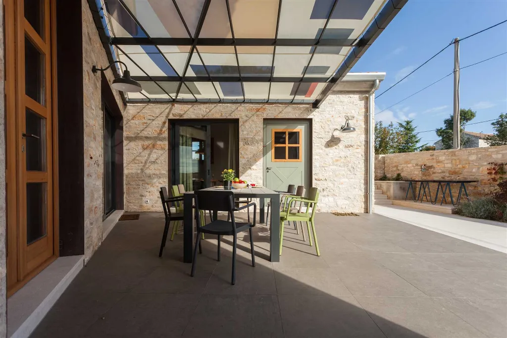 Air-Conditioned Villa with Heated Pool in Kanfanar