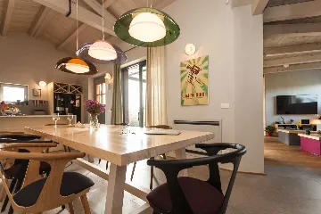 Air-Conditioned Villa with Heated Pool in Kanfanar