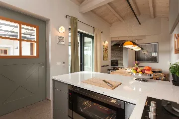 Air-Conditioned Villa with Heated Pool in Kanfanar