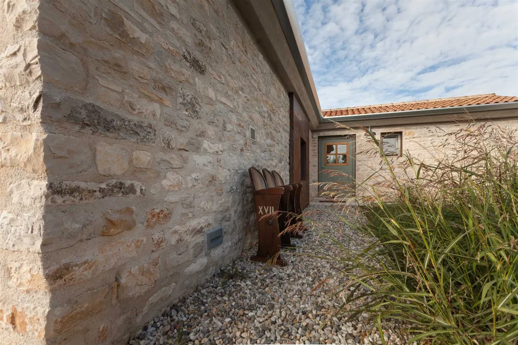 Air-Conditioned Villa with Heated Pool in Kanfanar