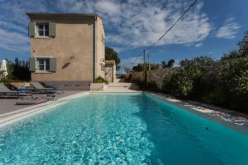 Air-Conditioned Villa with Heated Pool in Kanfanar