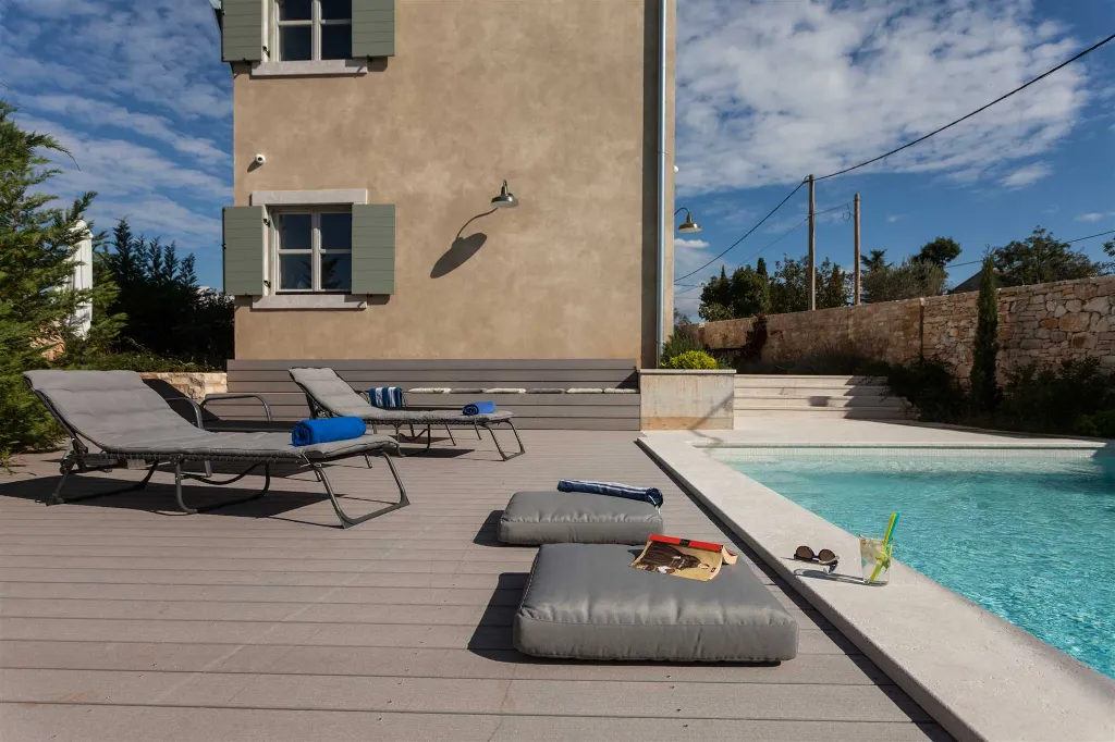 Air-Conditioned Villa with Heated Pool in Kanfanar