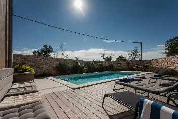 Air-Conditioned Villa with Heated Pool in Kanfanar