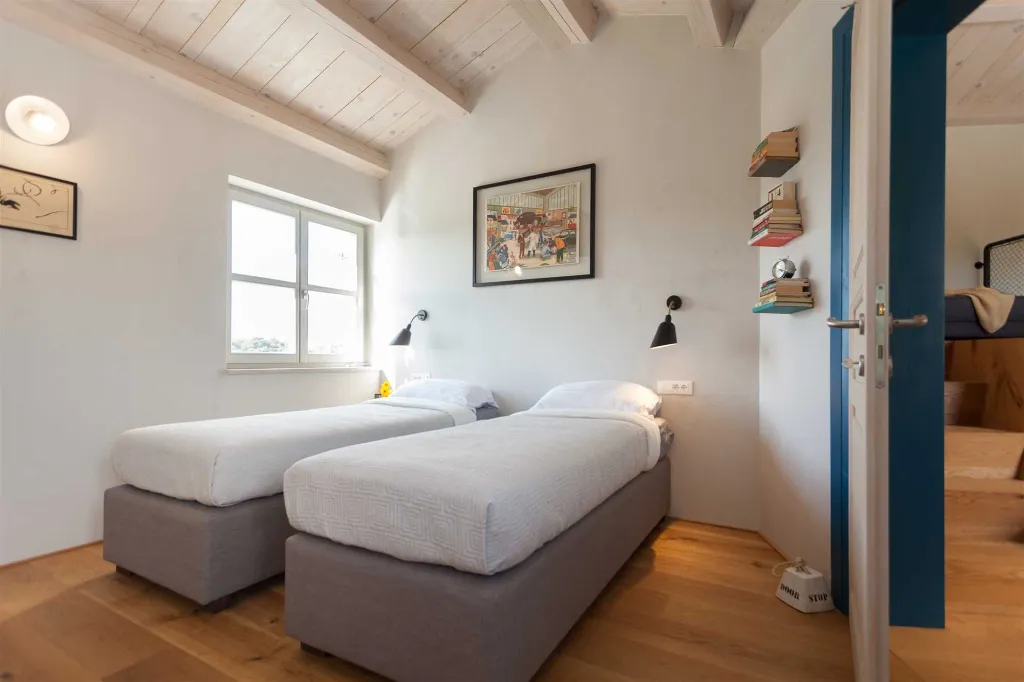 Air-Conditioned Villa with Heated Pool in Kanfanar