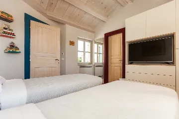 Air-Conditioned Villa with Heated Pool in Kanfanar