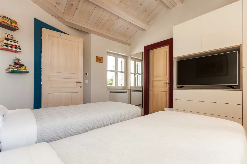 Air-Conditioned Villa with Heated Pool in Kanfanar