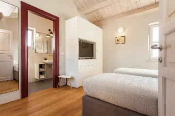 Air-Conditioned Villa with Heated Pool in Kanfanar