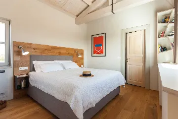 Air-Conditioned Villa with Heated Pool in Kanfanar