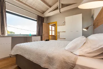 Air-Conditioned Villa with Heated Pool in Kanfanar