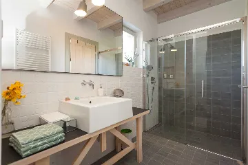 Air-Conditioned Villa with Heated Pool in Kanfanar