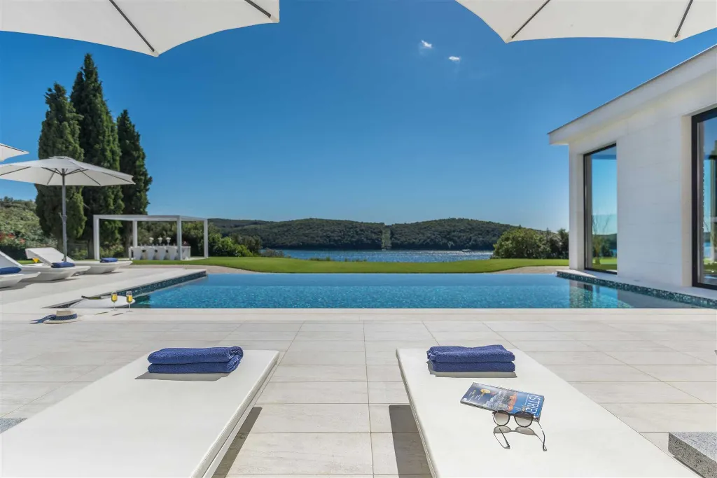 5-Bedroom Villa in Vrsar for Up to 10 Guests