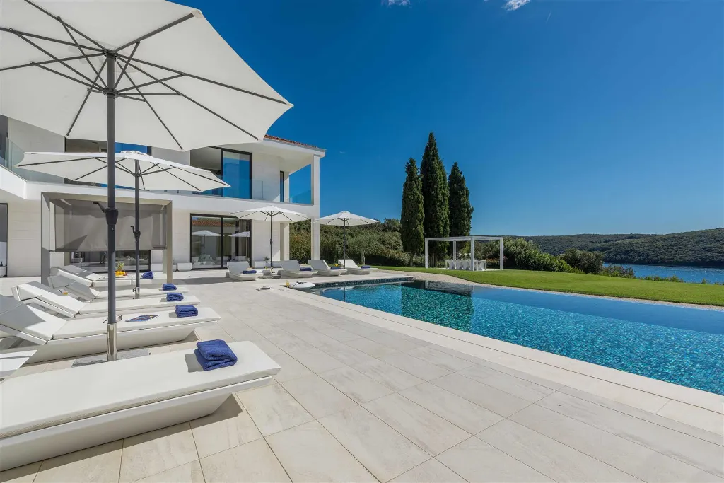 5-Bedroom Villa in Vrsar for Up to 10 Guests