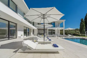 5-Bedroom Villa in Vrsar for Up to 10 Guests