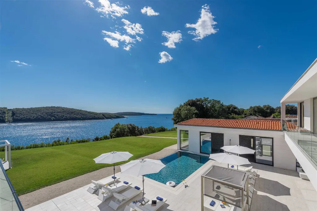 5-Bedroom Villa in Vrsar for Up to 10 Guests