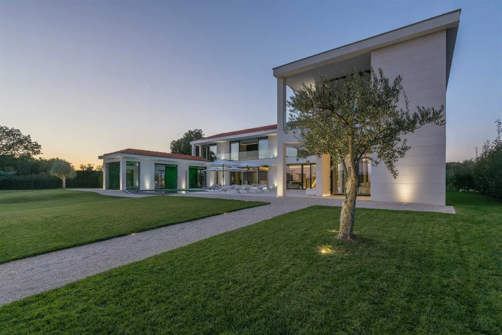 5-Bedroom Villa in Vrsar for Up to 10 Guests