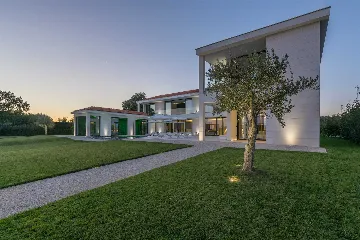 5-Bedroom Villa in Vrsar for Up to 10 Guests