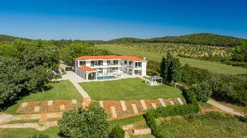 5-Bedroom Villa in Vrsar for Up to 10 Guests
