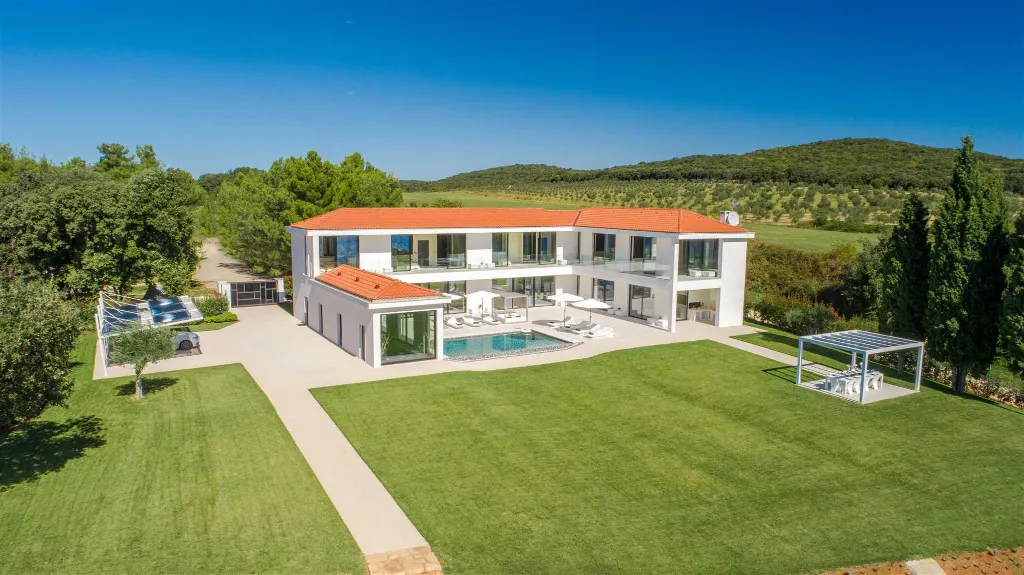 5-Bedroom Villa in Vrsar for Up to 10 Guests
