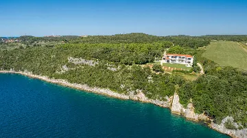 5-Bedroom Villa in Vrsar for Up to 10 Guests