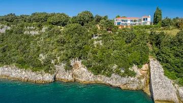 5-Bedroom Villa in Vrsar for Up to 10 Guests