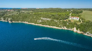 5-Bedroom Villa in Vrsar for Up to 10 Guests