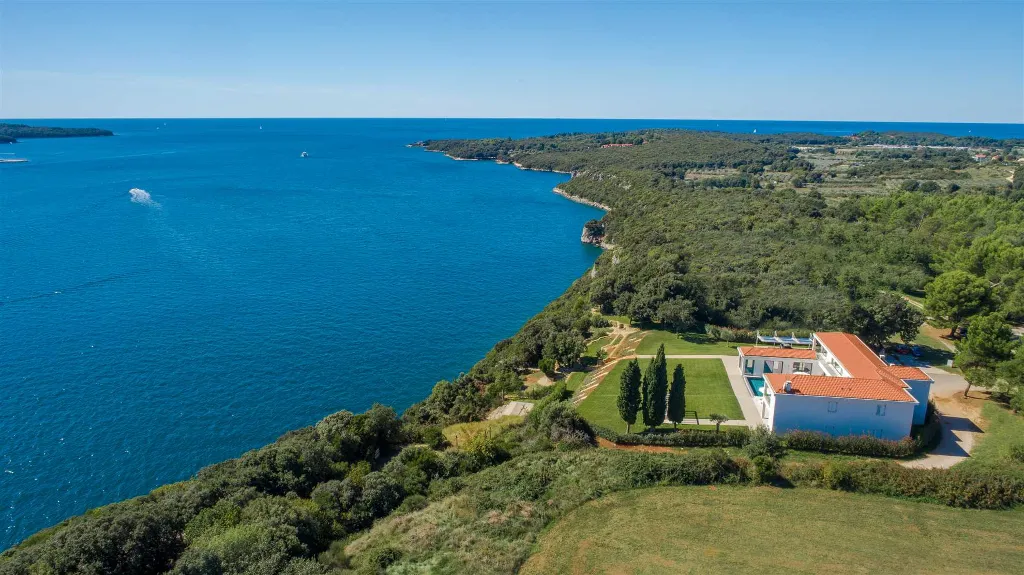 5-Bedroom Villa in Vrsar for Up to 10 Guests