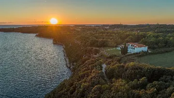 5-Bedroom Villa in Vrsar for Up to 10 Guests