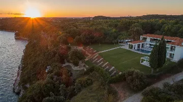 5-Bedroom Villa in Vrsar for Up to 10 Guests