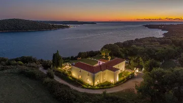 5-Bedroom Villa in Vrsar for Up to 10 Guests