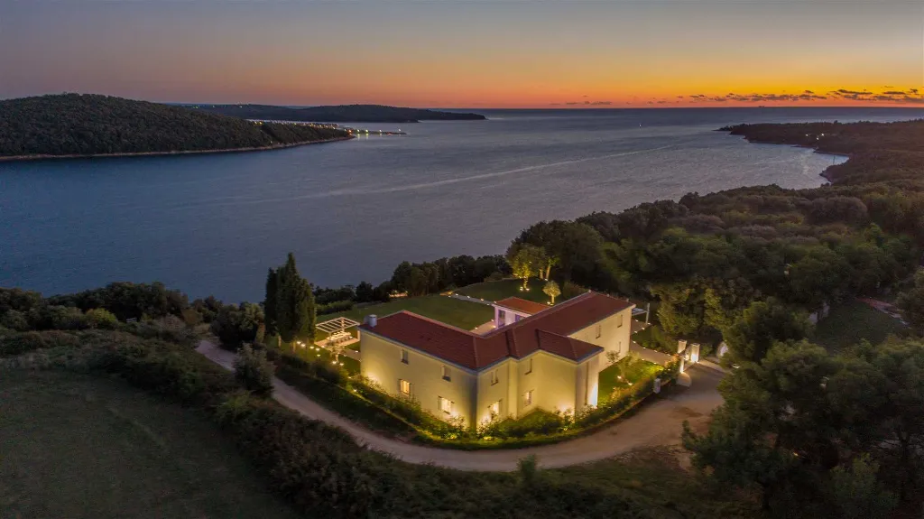 5-Bedroom Villa in Vrsar for Up to 10 Guests