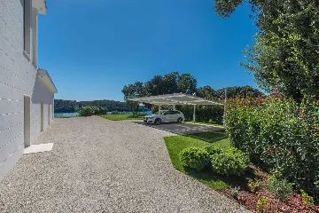 5-Bedroom Villa in Vrsar for Up to 10 Guests