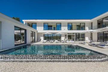 5-Bedroom Villa in Vrsar for Up to 10 Guests