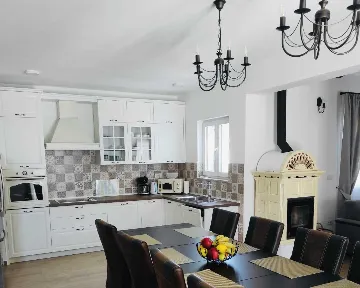 4-Bedroom Villa in Tar, Croatia (Up to 10 guests)