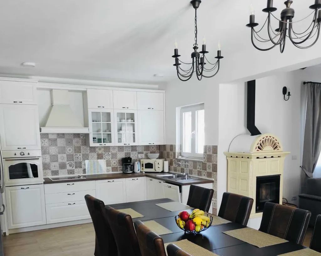 4-Bedroom Villa in Tar, Croatia (Up to 10 guests)