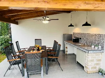 4-Bedroom Villa in Tar, Croatia (Up to 10 guests)