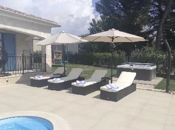 4-Bedroom Villa in Tar, Croatia (Up to 10 guests)