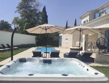 4-Bedroom Villa in Tar, Croatia (Up to 10 guests)