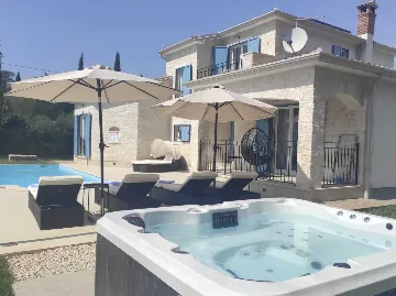 4-Bedroom Villa in Tar, Croatia (Up to 10 guests)