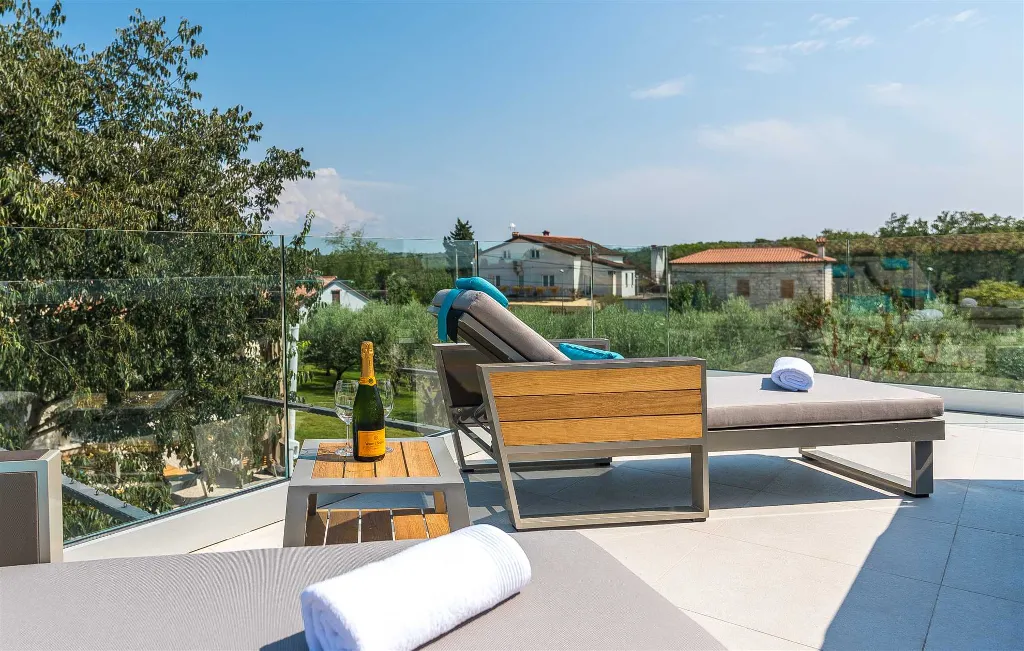 4-Bedroom Villa in Fiorini, Croatia (Sleeps 8)