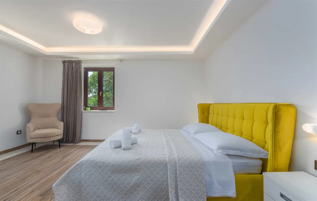 4-Bedroom Villa in Fiorini, Croatia (Sleeps 8)