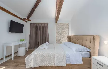 4-Bedroom Villa in Fiorini, Croatia (Sleeps 8)