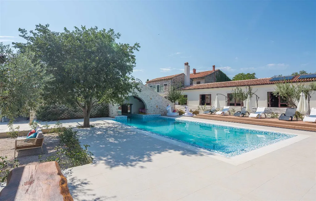 4-Bedroom Villa in Fiorini, Croatia (Sleeps 8)