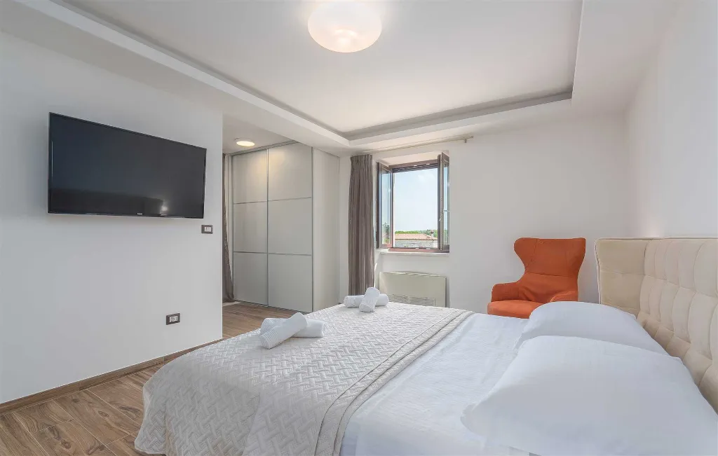 4-Bedroom Villa in Fiorini, Croatia (Sleeps 8)