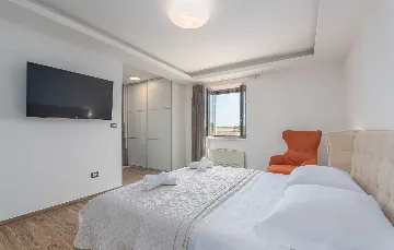 4-Bedroom Villa in Fiorini, Croatia (Sleeps 8)