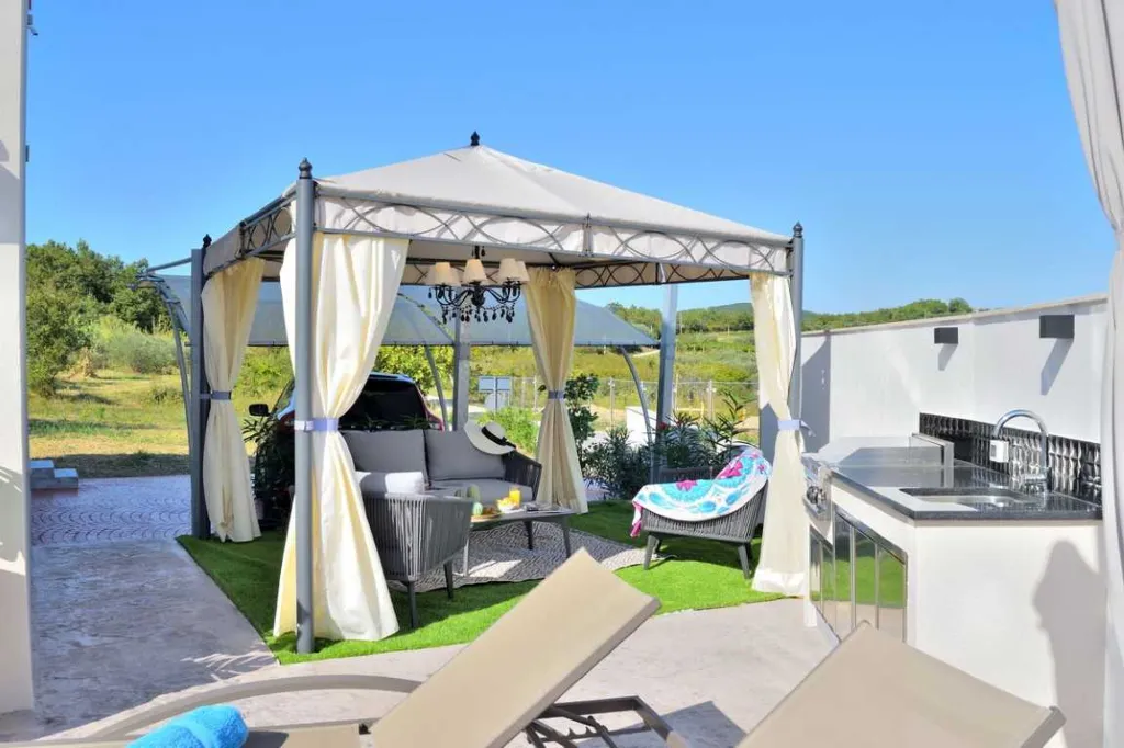Detached Villa with Private Pool in Krasica