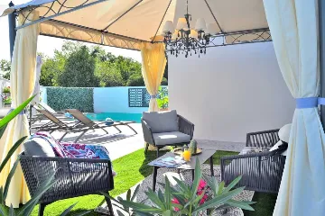 Detached Villa with Private Pool in Krasica