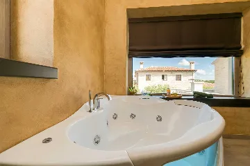 2-Bedroom Villa in Poreč for Up to 4 Guests