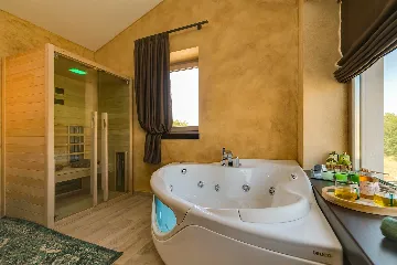 2-Bedroom Villa in Poreč for Up to 4 Guests